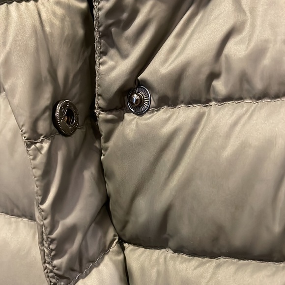 Melbon, lofty packable down, car length coat, fastens with snaps,fits 8 -10.EUC. - Picture 4 of 12